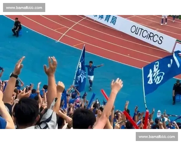 苏超球员海底捞兼职获赞:赛场与职场的励志双面人生 苏超球员海底捞兼职获赞:赛场与职场的励志双面人生